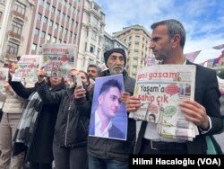 Gazeteciler Furkan Karabay'ın tutuklanmasını da protesto etti.